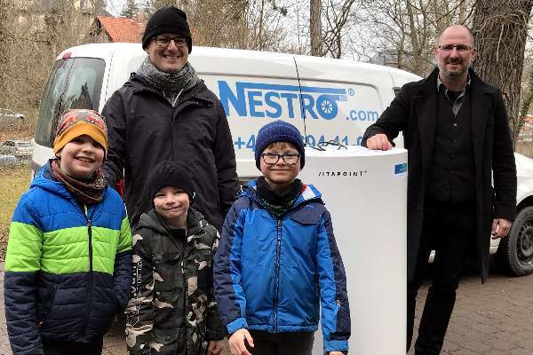 Die evangelische Grundschule Jena freut sich über einen Luftreiniger Die evangelische Grundschule Jena freut sich über einen Luftreiniger